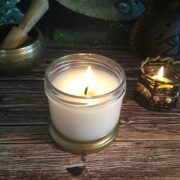 Wie man eine Kerze stärker riechen lässt (5 einfache Methoden)